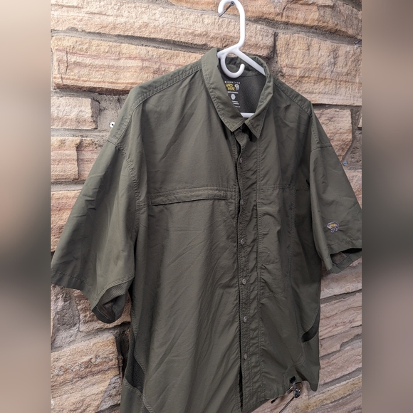 Mountain Hardwear Men's short sleeve Button-Up Shirt - Picture 5 of 9